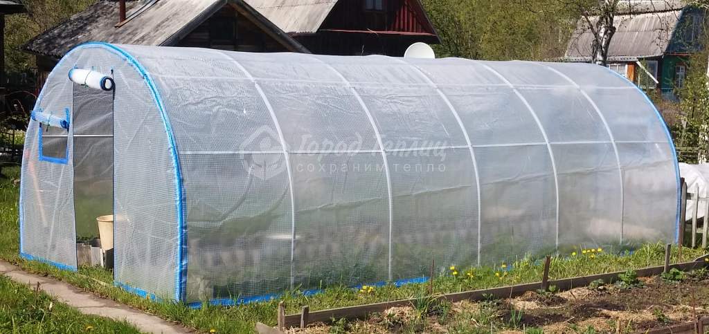 The greenhouse is made of polypropylene pipes with his hands